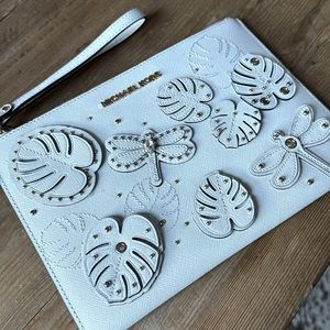 NEW Michael Kors Jet Set white zip clutch leather